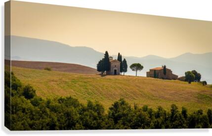 Small church in tuscany  Canvas Print